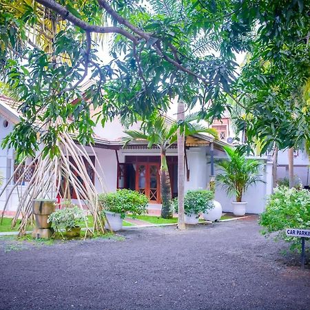 Tamarind Moon Hostel Zuid-Dikwella Buitenkant foto